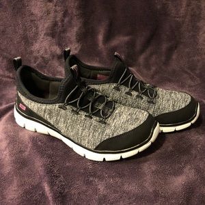 Skechers Relaxed Fit Memory Foam sz. 6.5